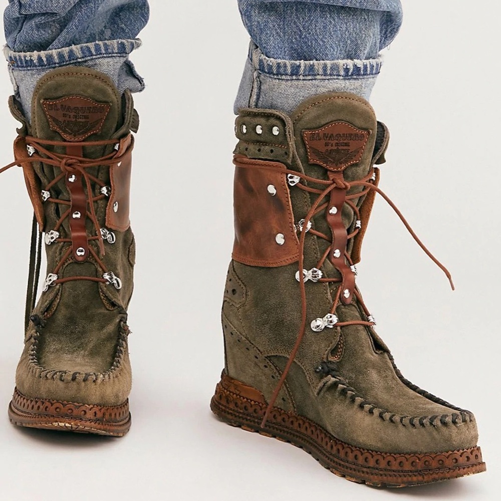 EL VAQUERO Nikila Silverstone Truffle
Mocc Boots